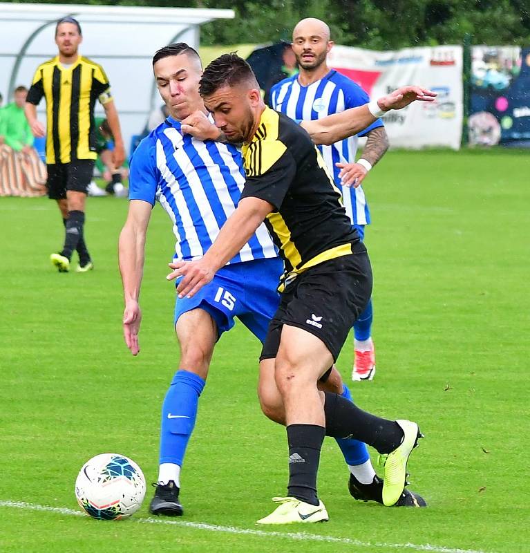 V nastaveném čase rozhodl brankou na 3:2 o výhře Březové v souboji s Ostrovem útočník David Vaněček.