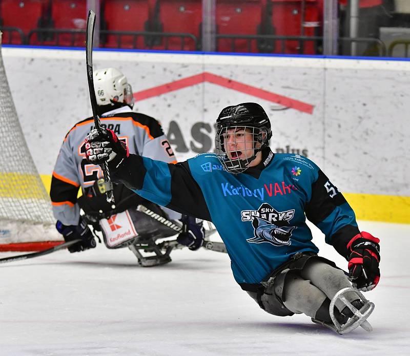 Para hokejisté SKV Sharks Karlovy Vary uhájili para hokejový trůn. V KV Aréně obstál nejlepší tým základní části i ve druhé finálové bitvě, ve které slavil výhru 6:3 nad Zlínem.