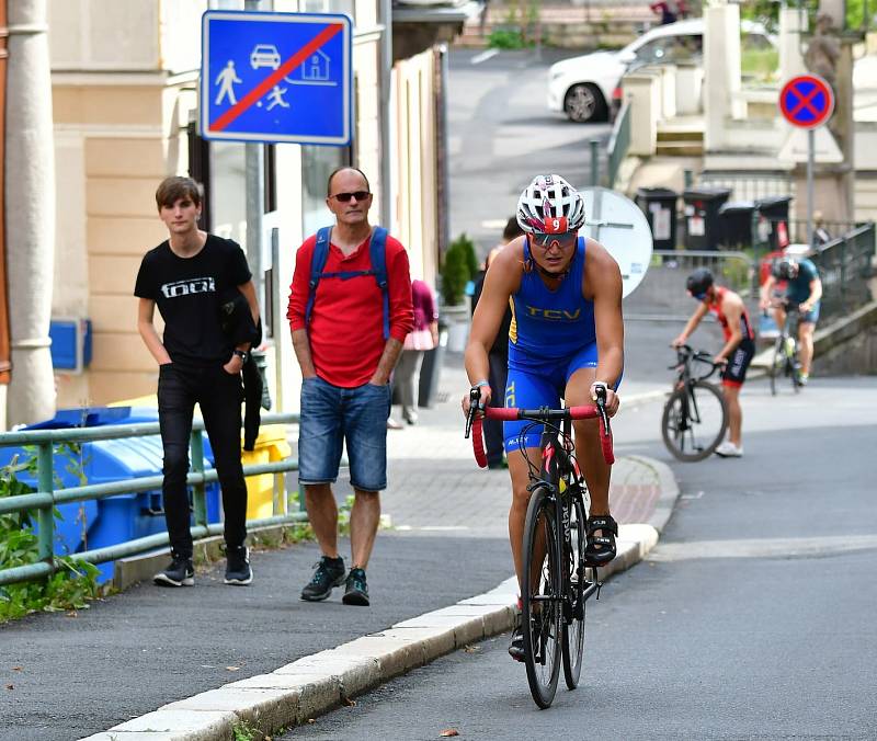 Poklidné lázeňské centrum Karlových Varů opět ožilo triatlonem. V sobotu 11. září se tu konal Český pohár v olympijském triatlonu.