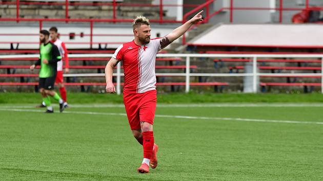 Slavia Karlovy Vary B - Vintířov 4:2 (2:2).