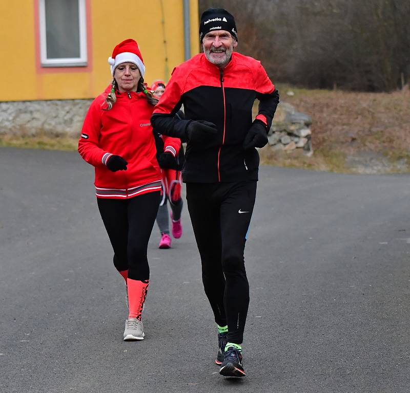 Zimní běžecký pohár Kadaň pokračoval již osmým závodem, na pořadu byl Vánoční běh Brodcemi.