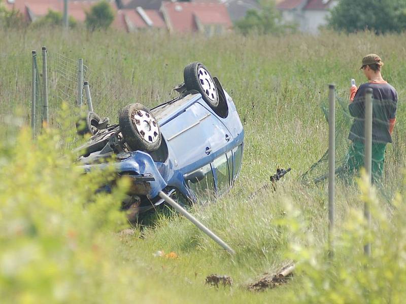 Nehoda na karlovarském průtahu poblíž obchodního domu Globus.