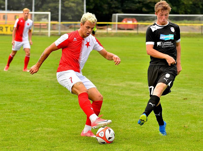 Fotbalisté varské Slavie remizovali v domácím prostředí s Plzní U19 (v černém) 2:2.