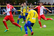 Karlovarská Slavia remizovala ve Fortuna ČFL s týmem Litoměřicka (ve žlutomodrém) 2:2.