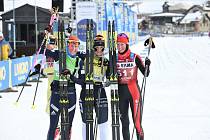 STŘÍBRO. Kateřina Smutná (vlevo) zařídila Bauer Ski Teamu první medailový cinkot v rámci Visma Ski Classics, když dojela v závodě žen  na skvělém druhém místě.