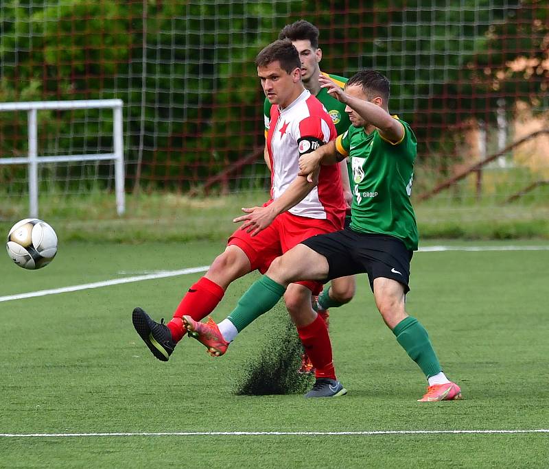 Karlovarská Slavia udělala za jarní částí Fortuna ČFL vítěznou tečku, když v derby porazila Baník Sokolov 5:1.