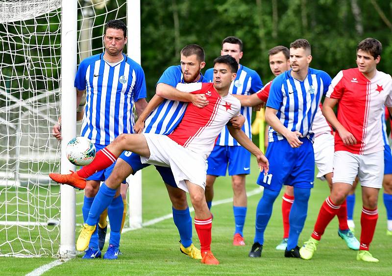Třináct kousků nasázel bez milosti na rozloučenou s Turnajem KKFS ostrovský FK rezervě karlovarské Slavie.