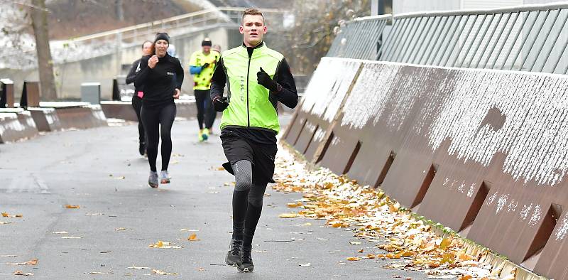 Čtvrtý díl z celkových dvaceti má za sebou 20. ročník Zimního běžeckého poháru Kadaň. Tentokrát přišla na řadu Rašovická lávka, kdy běžci museli zdolávat 13.340 metrů dlouhou trasu.