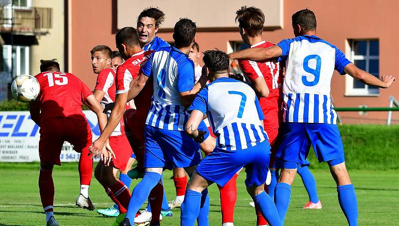 Druhý třetiligový účastník dnes prověří fotbalisty divizního ostrovského FK. Po karlovarské Slavii, se kterou Ostrov remizoval 2:2, se dnes představí od 18 hodin na půdě Sokolova.