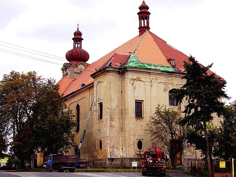 Kostel Svaté Anny v Sedleci byl dlouhá léta chloubou obce. Během času však zchátral.