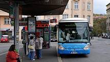 Autobus s vodíkovým pohonem se představil v úterý 25. října v Karlových Varech na lince č. 12