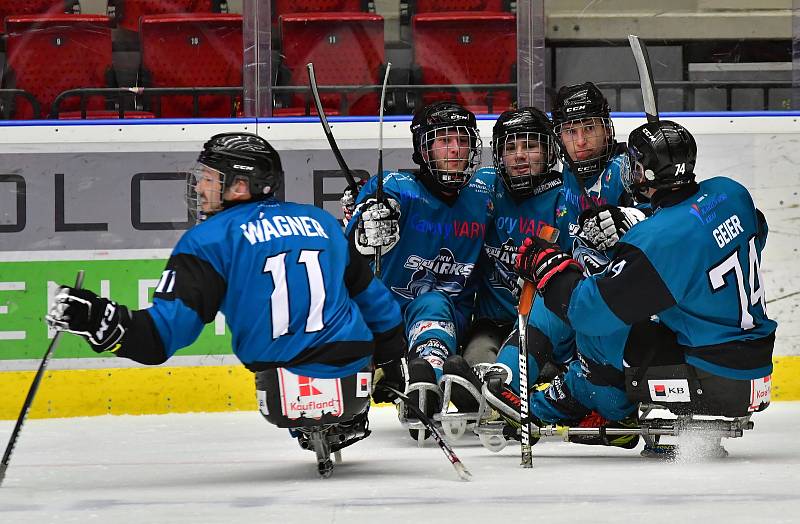 Para hokejisté SKV Sharks Karlovy Vary uhájili para hokejový trůn. V KV Aréně obstál nejlepší tým základní části i ve druhé finálové bitvě, ve které slavil výhru 6:3 nad Zlínem.