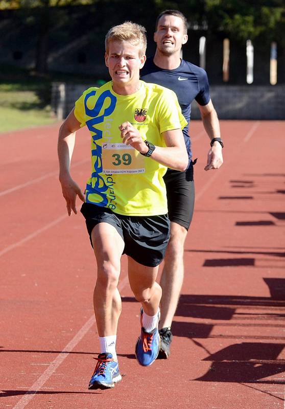 Neděle 15. října patřila v městě Chodov již 26. ročníku Běhu Smolnickým kopcem.