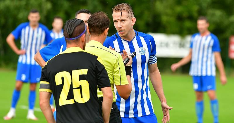 V nastaveném čase rozhodl brankou na 3:2 o výhře Březové v souboji s Ostrovem útočník David Vaněček.