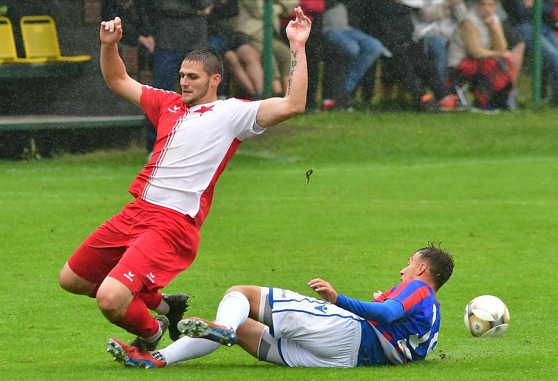 Západočeské derby přetavila v tříbodový zisk karlovarská Slavia, která porazila rezervu Viktorie Plzeň posilněnou o několik hráčů ligového A-týmu 1:0.