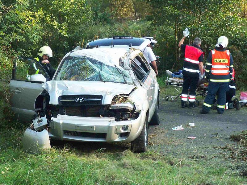 Nebezpečný úsek mezi Ostrovem a Bočí si opět vybral svou daň v podobě vážné havárie u Damic.