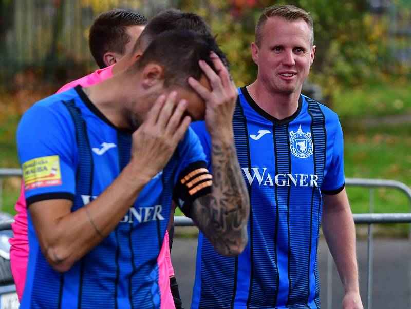 Fotbalisté Sokolova museli skousnout porážku 0:1 od Domažlic, kterou Chodům zařídil parádní trefou Jan zajíček.