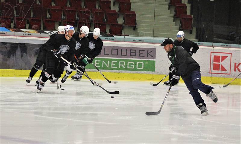 Hokejisté Energie vyjeli na led, k poslední části přípravy