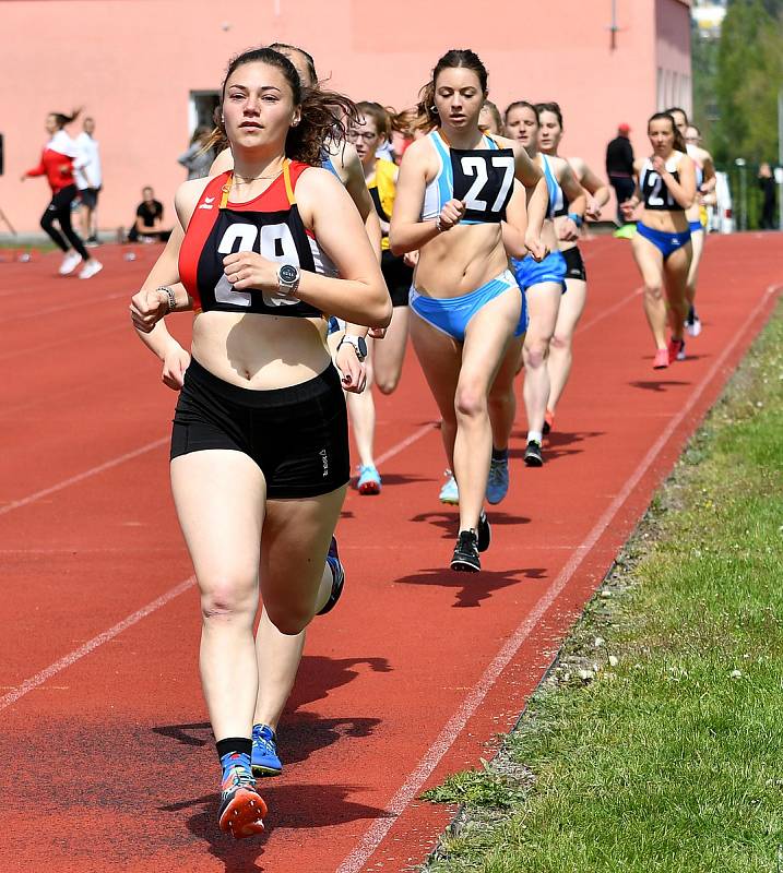 V Karlových Varech se odehrálo 1. kolo OMD juniorů, juniorek, dorostenců, dorostenek, ve kterém se představili atleti ze tří krajů, a to Jihočeského, Plzeňského a Karlovarského.