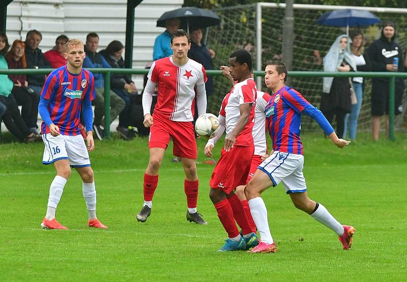 Západočeské derby přetavila v tříbodový zisk karlovarská Slavia, která porazila rezervu Viktorie Plzeň posilněnou o několik hráčů ligového A-týmu 1:0.