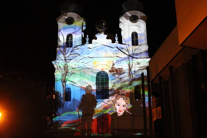 Festival světla VaryZáří, letos na počet 100. výročí vzniku státu.