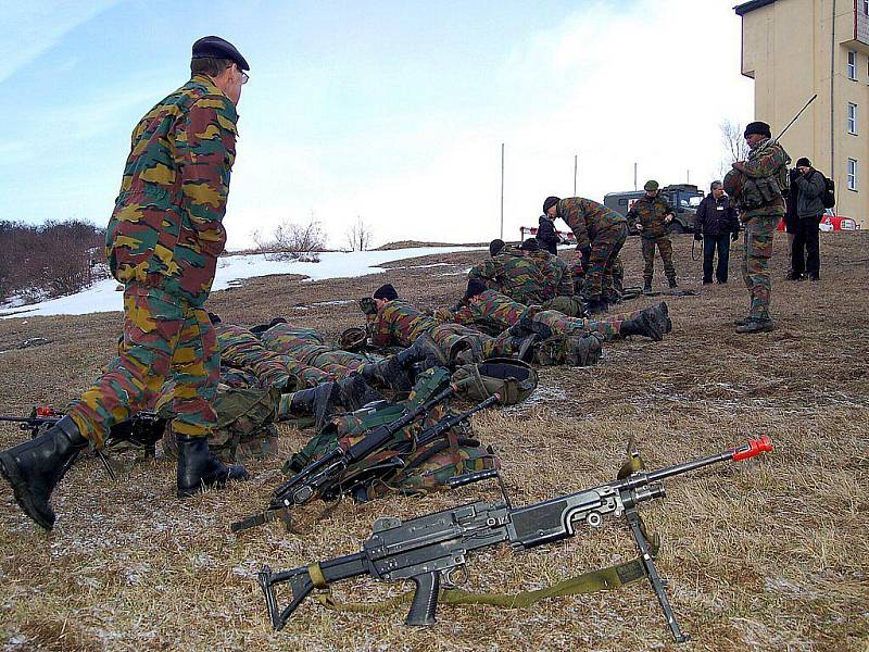 Cvičení belgických vojáků ve vojenském výcvikovém prostoru Hradiště na Karlovarsku