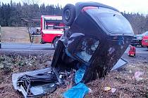 Jedna z posledních nehod v Karlovarském kraji se stala před měsícem u Perninku. Pro řidiče musel přiletět vrtulník.