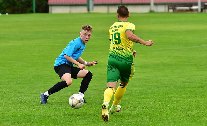 Dvory (ve žlutém) porazily 7:0 výběr Lomnice.