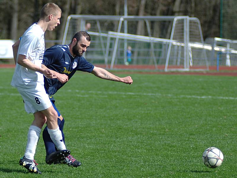 Viktoria Mariánské Lázně (v bílém) porazila Rakovník 6:0