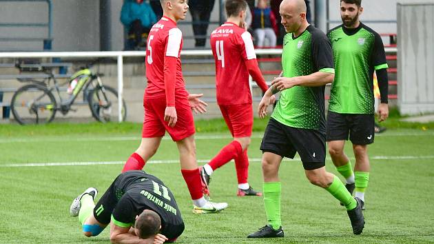 Slavia Karlovy Vary B - Vintířov 4:2 (2:2).