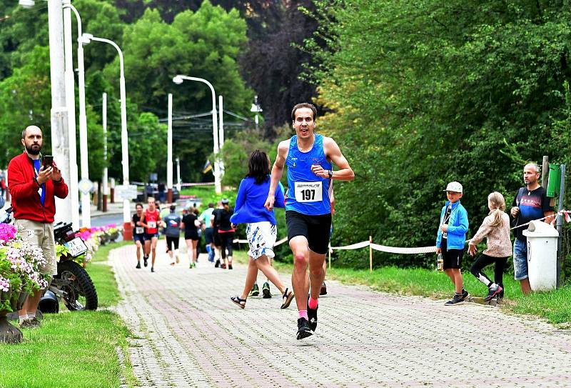 Náročná trasa  lázeňským centrem o délce 6,4 km čekala na 202 běžců, kteří se postavili na start osmého ročníku.