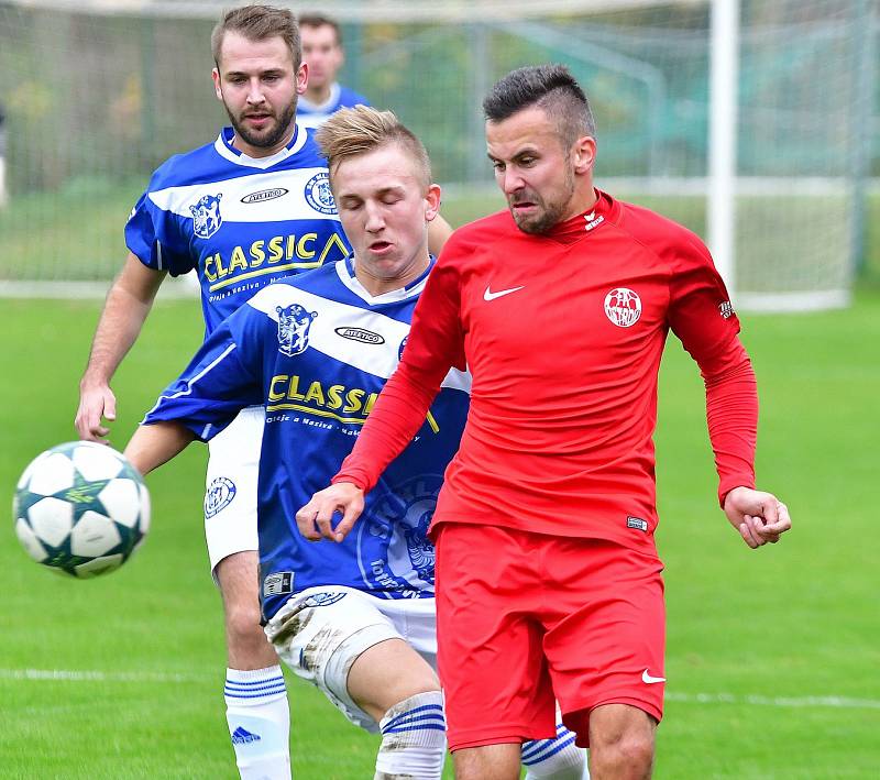 Ostrov (v červeném) složil reparát, když porazil v domácím prostředí Kladno 2:1.