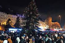 Rozsvícení vánočního stromu v Karlových Varech v roce 2022. 