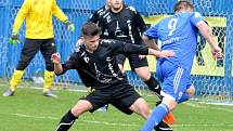 Derby. Nejdek B (v modrém) se v derby s týmem Děpoltovic (v černém) gólově nemazlil, když slavil výhru 9:0.