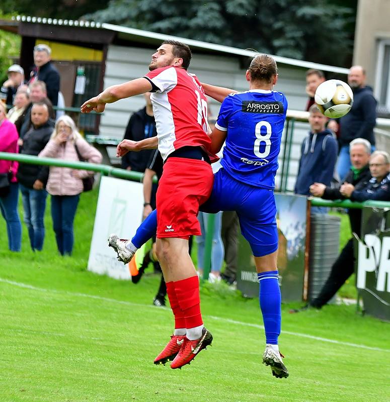 Slavia doma neuspěla, tři body bral na dvorském stadionu Vyšehrad. který vyhrál 3:0.