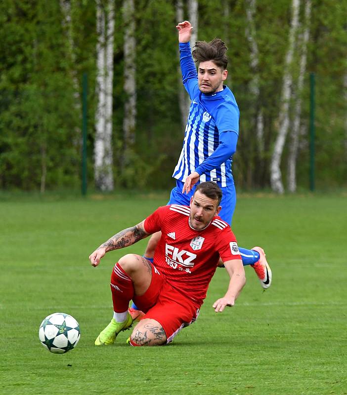 Ostrov doma nestačil na Zbuzany (v červeném), kterým podlehl 1:5.