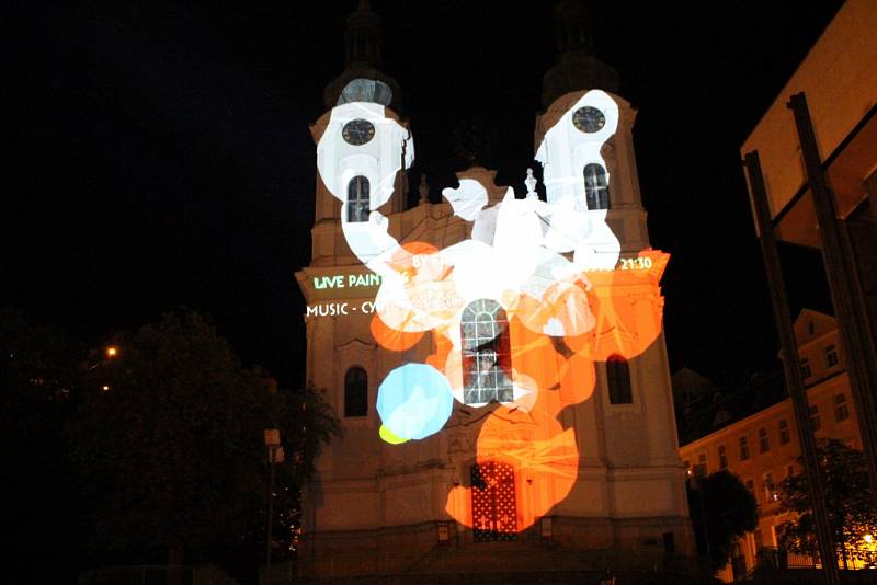 Festival světla VaryZáří, letos na počet 100. výročí vzniku státu.