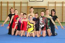 Družstvo děvčat, které v letošní sezoně reprezentovalo lázeňskou moderní gymnastiku v barvách Slavie Karlovy Vary.