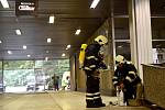 Zásah hasičů na místě požáru v hotelu Thermal