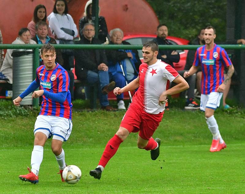 Západočeské derby přetavila v tříbodový zisk karlovarská Slavia, která porazila rezervu Viktorie Plzeň posilněnou o několik hráčů ligového A-týmu 1:0.