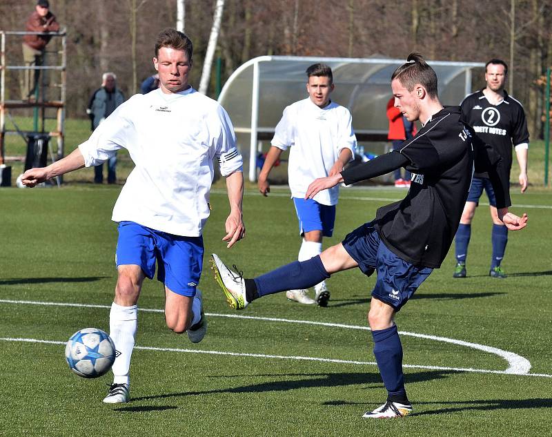 Stará Role (v černém) na úvod pokořila tým Lipové (v bílém) 4:1.