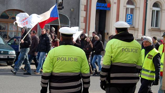 Nejdek byl uplynulou sobotu nejstřeženějším městem v kraji. Setkání příznivců ultrapravice dozorovala policie, ale také psovodi, kriminalisté nebo antikonfliktní týmy.