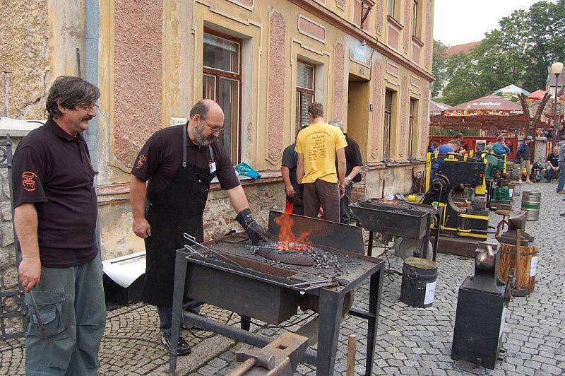 Mezinárodní kovářské sympozium v Bečově nad Teplou.