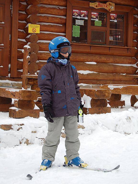 První lyžaři dorazili do skiareálu Novako chvíli po zahájení provozu.