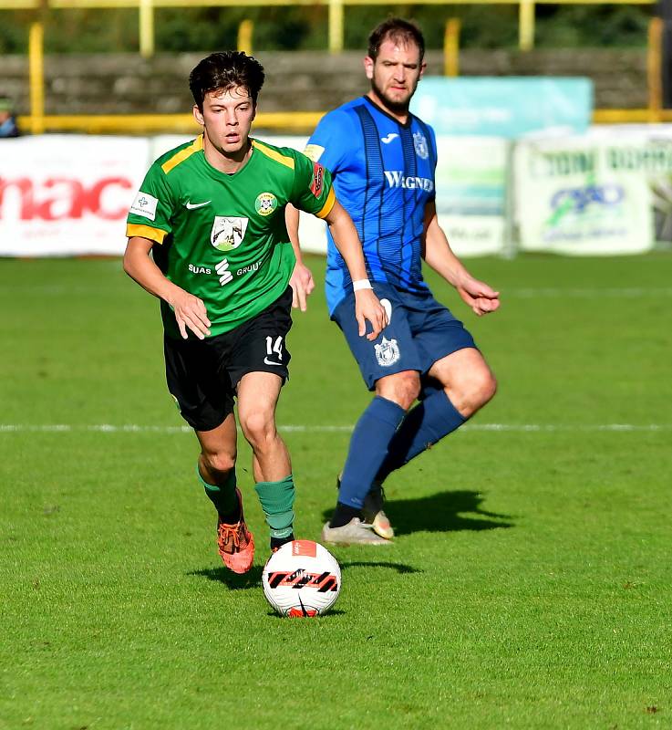 Fotbalisté Sokolova museli skousnout porážku 0:1 od Domažlic, kterou Chodům zařídil parádní trefou Jan zajíček.