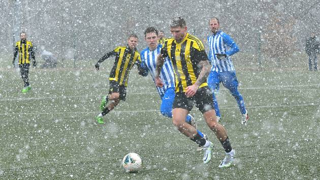 FK Ostrov - FK Olympie Březová 2:2 (2:1).