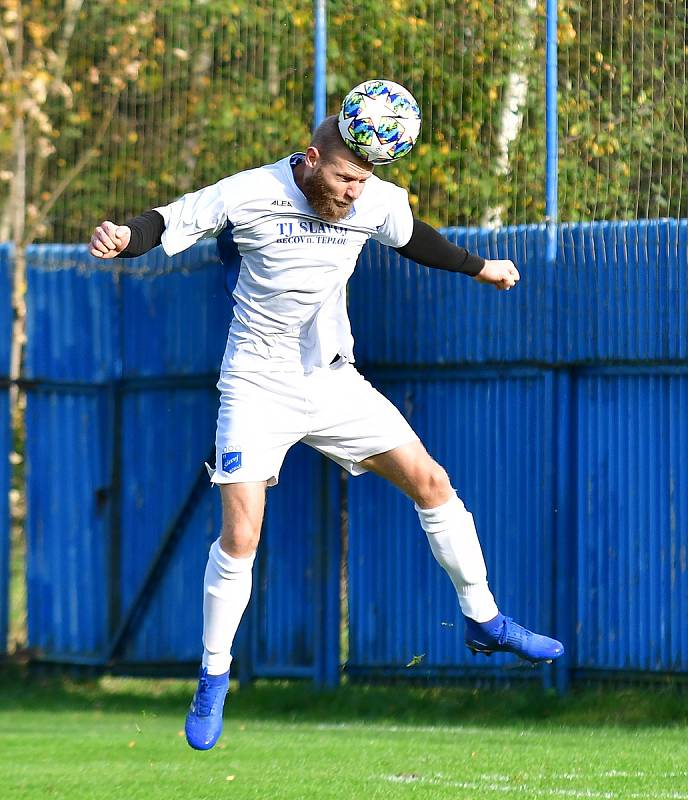 Fotbalisté Bečova ( v bílém) si o víkendu připsali na svůj účet v okresním přeboru velmi cennou výhru 4:1 nad Nejdkem B.