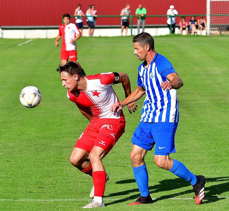 Karlovarská Slavia sice vedla v derby nad Ostrovem již 2:0, přesto nakonec uhrála pouze nerozhodný výsledek 2:2.