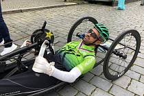 Pavel Kovář se účastní se závodů českého i světového poháru silničních handbiků. Jeho současný handbike ale od příštího roku nebude odpovídat směrnicím závodů a nebude vpuštěn na tratě.
