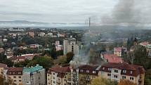 Požár zcela zničil byt v podkroví. Obyvatelé našli dočasný azyl v hotelu. Foto: Redakce